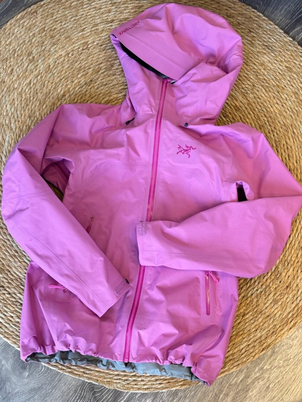 Arcteryx Beta Series Beta LT JacketHooded Hardshell Jacket, Size M